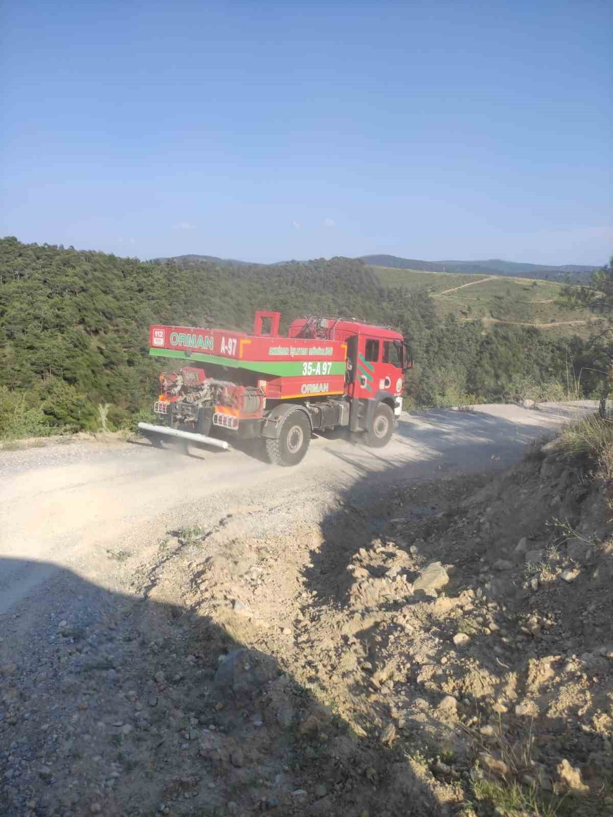 MANİSA'NIN AKHİSAR İLÇESİNDE ORMANLIK ALANDA ÇIKAN YANGIN, EKİPLERİN HAVADAN VE KARADAN MÜDAHALESİ...