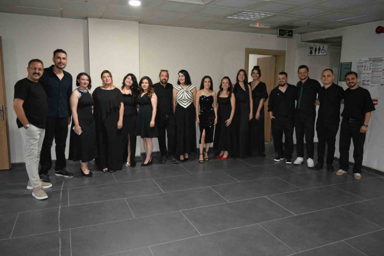 MANİSA'NIN ALAŞEHİR İLÇESİNDE GÖREV YAPAN MÜZİK ÖĞRETMENLERİNİN OLUŞTURDUĞU MAARİF ORKESTRASI VE...