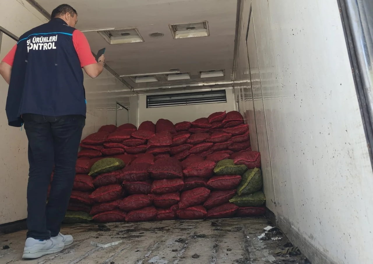 MANİSA'NIN KIRKAĞAÇ İLÇESİNDE JANDARMA EKİPLERİNİN OTOYOLDA GERÇEKLEŞTİRDİĞİ DENETİMDE 560 ÇUVAL...