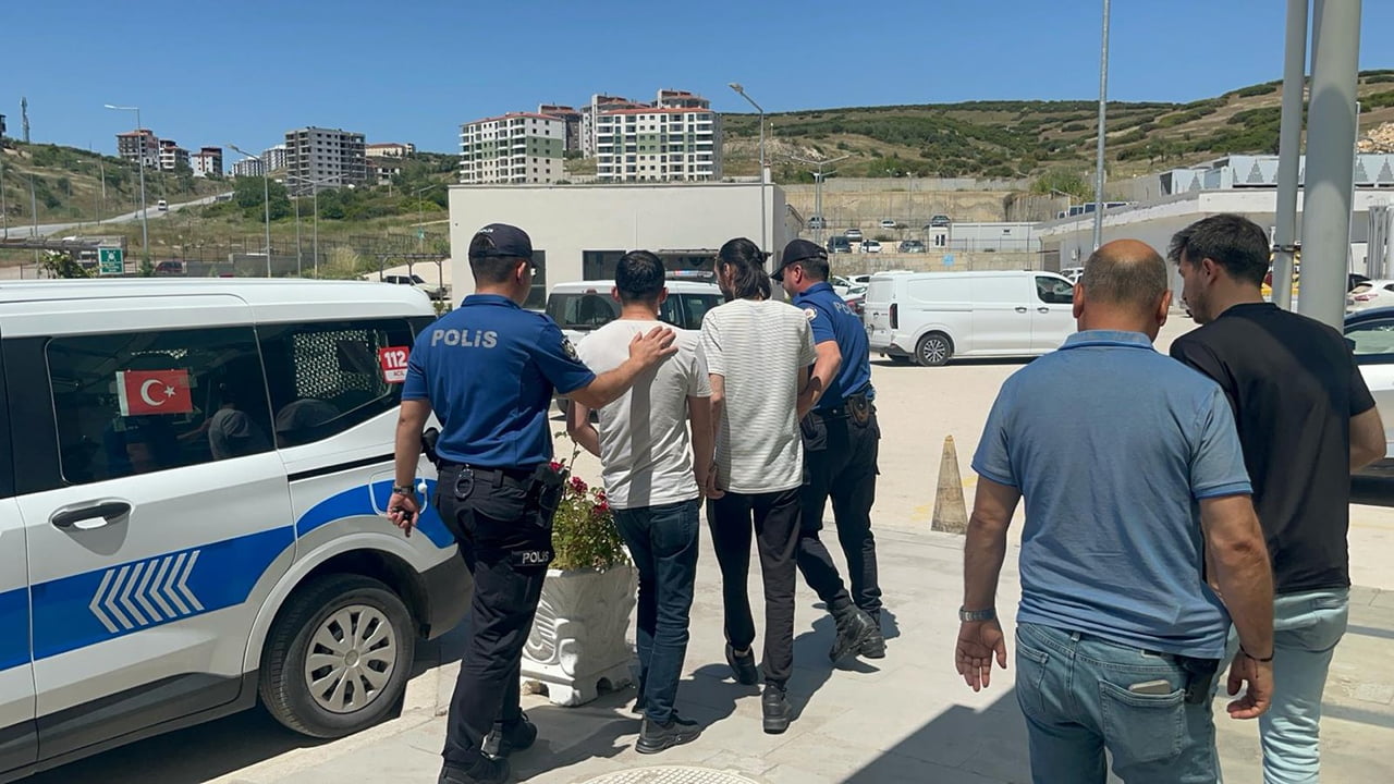 MANİSA'NIN KULA İLÇESİNDE KAHVEHANE ÖNÜNDE MEYDANA GELEN, 2 KİŞİNİN YARALANDIĞI POMPALI TÜFEKLİ...