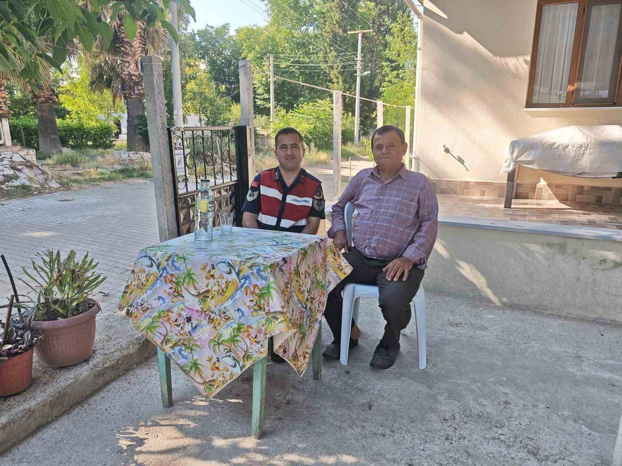 MANİSA'NIN SARIGÖL İLÇESİNDE İLÇE JANDARMA KOMUTANLIĞI EKİPLERİ, ŞEHADETLERİNİN YIL DÖNÜMÜNDE...