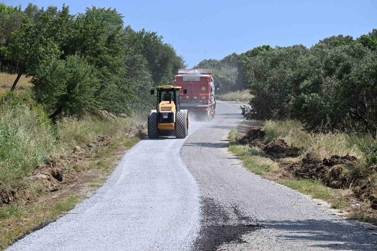 MANİSA BÜYÜKŞEHİR BELEDİYESİ, İL GENELİNDE SÜRDÜRDÜĞÜ YOL YAPIM VE BAKIM ÇALIŞMALARI KAPSAMINDA...