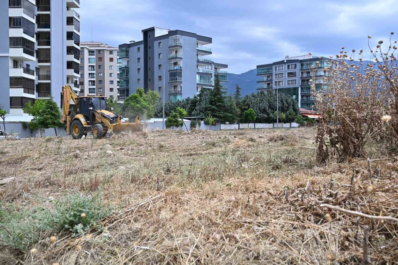 MANİSA BÜYÜKŞEHİR BELEDİYESİ, KENT ESTETİĞİNİ KORUMAK VE HALK SAĞLIĞINI TEHDİT EDEN UNSURLARI...