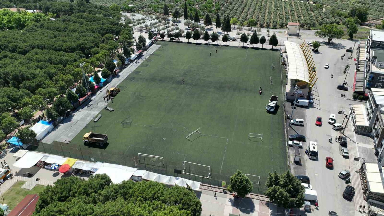 MANİSA BÜYÜKŞEHİR BELEDİYESİ, KENTİN SPOR ALTYAPISINI MODERNİZE ETMEK İÇİN 5 İLÇEYİ KAPSAYAN 90...