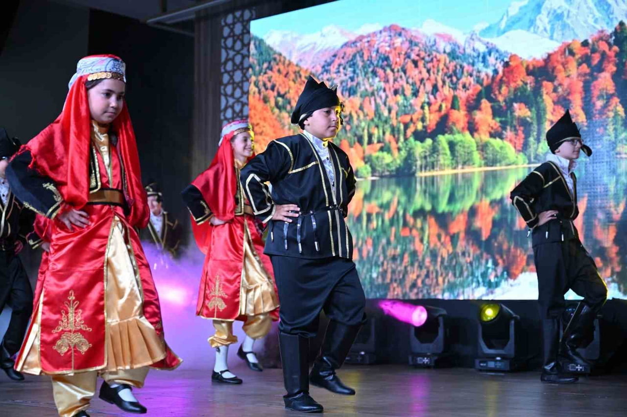 MANİSA BÜYÜKŞEHİR BELEDİYESİ KONSERVATUVARI TARAFINDAN DÜZENLENEN HALK DANSLARI GALA GECESİNDE...