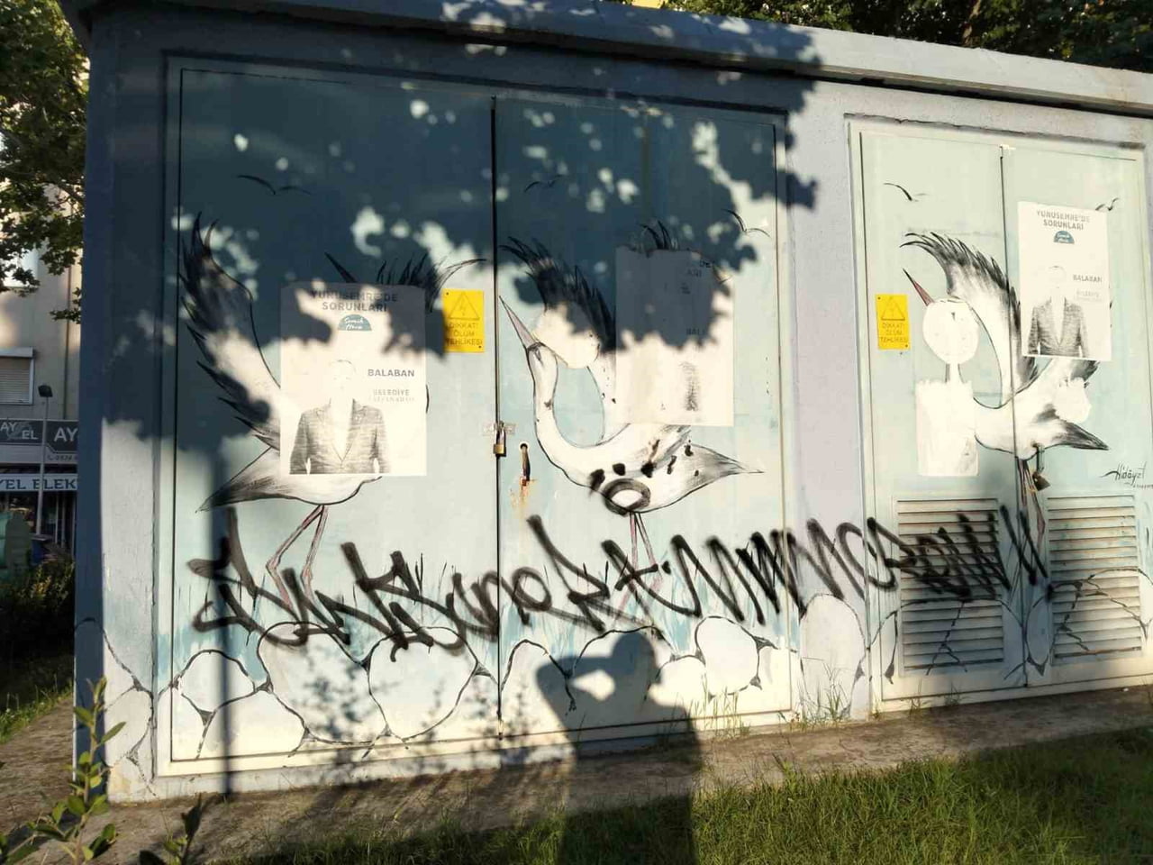 MANİSA BÜYÜKŞEHİR BELEDİYESİ TARAFINDAN KENT ESTETİĞİNE KATKI SUNMAK AMACIYLA ŞEHRİN ÇEŞİTLİ...