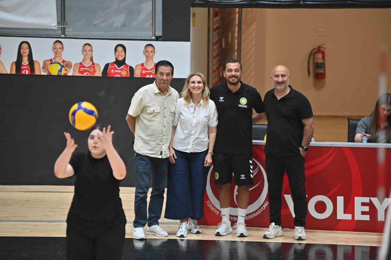 MANİSA BÜYÜKŞEHİR BELEDİYESPOR KULÜBÜ’NÜN DÜZENLEDİĞİ VOLEYBOL ALTYAPI SEÇMELERİNDE YÜZLERCE GENÇ...