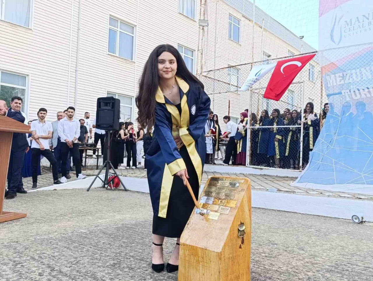 MANİSA CELAL BAYAR ÜNİVERSİTESİ GÖRDES MESLEK YÜKSEKOKULU'NUN 31. DÖNEM MEZUNİYET TÖRENİNDE 250...