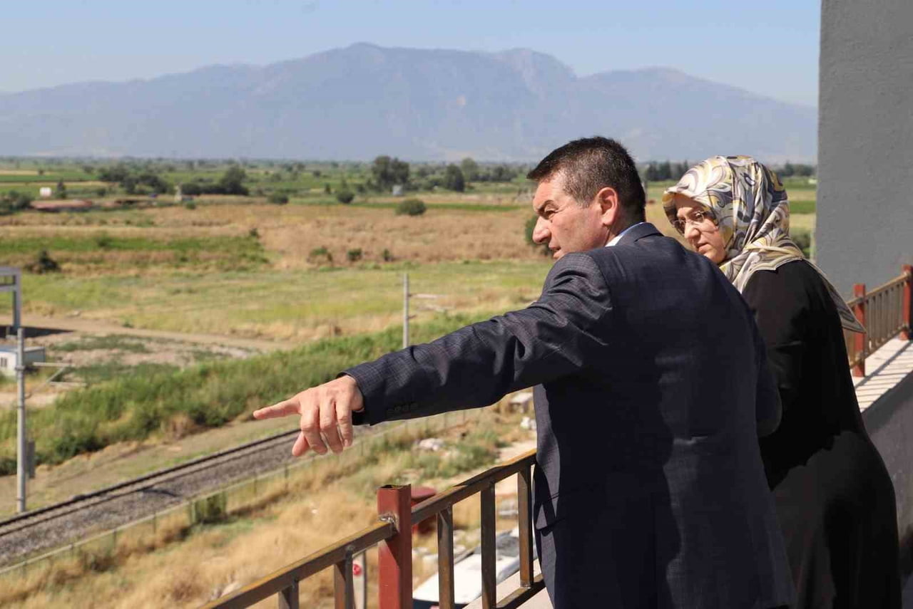 MANİSA CELAL BAYAR ÜNİVERSİTESİ (MCBÜ) REKTÖRÜ PROF. DR. RANA KİBAR, SARUHANLI BELEDİYE BAŞKANI...