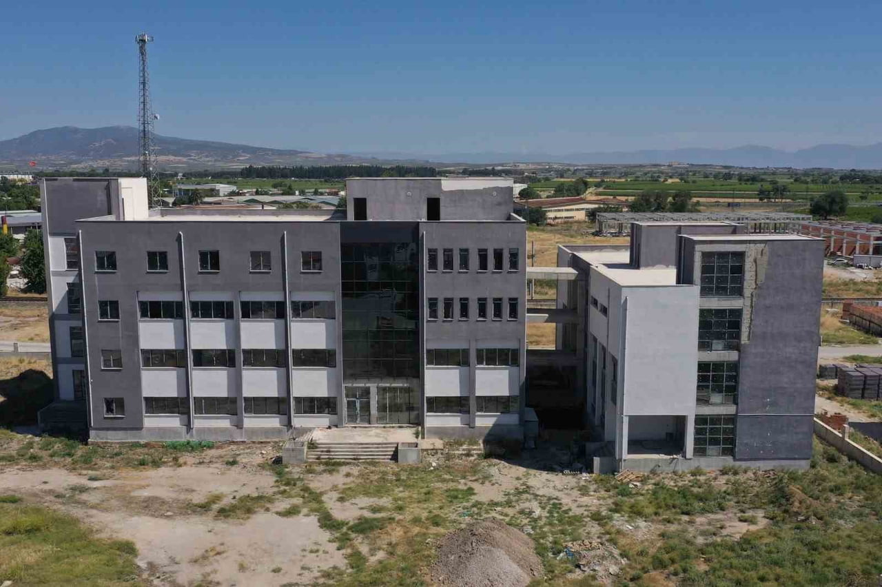 MANİSA CELAL BAYAR ÜNİVERSİTESİ REKTÖRÜ PROF. DR. RANA KİBAR, SARUHANLI BELEDİYESİ TARAFINDAN...