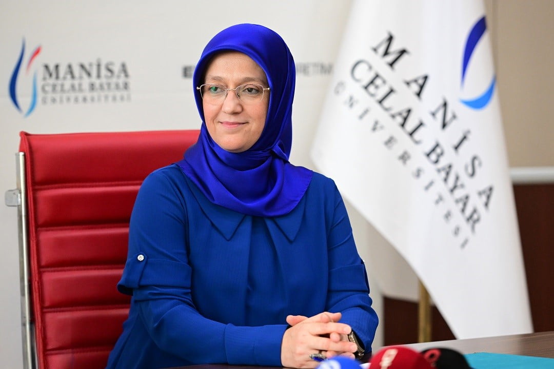 MANİSA CELAL BAYAR ÜNİVERSİTESİ REKTÖRÜ PROF. DR. RANA KİBAR, YKS ÖNCESİ YAYIMLADIĞI MESAJDA...