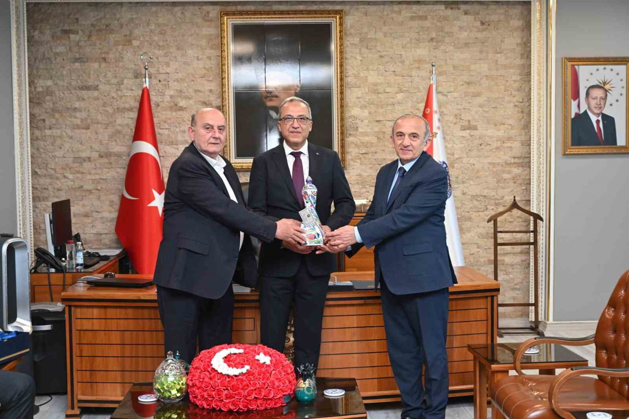 MANİSA İL EMNİYET MÜDÜRÜ OLARAK GÖREVE BAŞLAYAN ADNAN KARAYEL'İ ZİYARET EDEN MANİSA TİCARET VE...