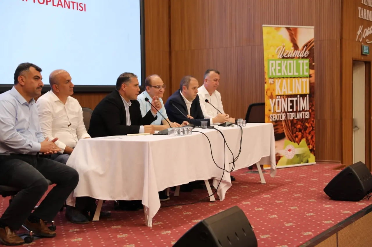 MANİSA İL TARIM VE ORMAN MÜDÜRLÜĞÜ TARAFINDAN ÜZÜM SEKTÖRÜNÜN GELECEĞİNE YÖNELİK ÖNEMLİ...