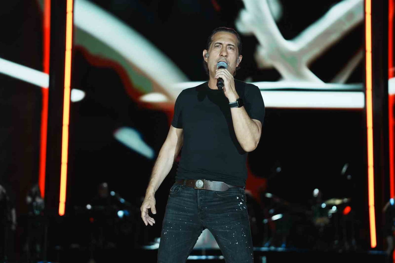 MANİSA KÜLTÜR YOLU FESTİVALİ KAPSAMINDA SAHNE ALAN KIRAÇ, SEVİLEN ŞARKILARINI MANİSALILAR İÇİN...