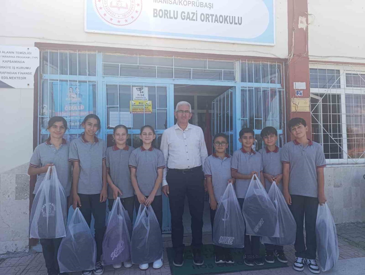 MANİSA’NIN EN KÜÇÜK İLÇESİ OLAN KÖPRÜBAŞI'NA BAĞLI BORLU MAHALLESİ’NDE EĞİTİM VEREN GAZİ...