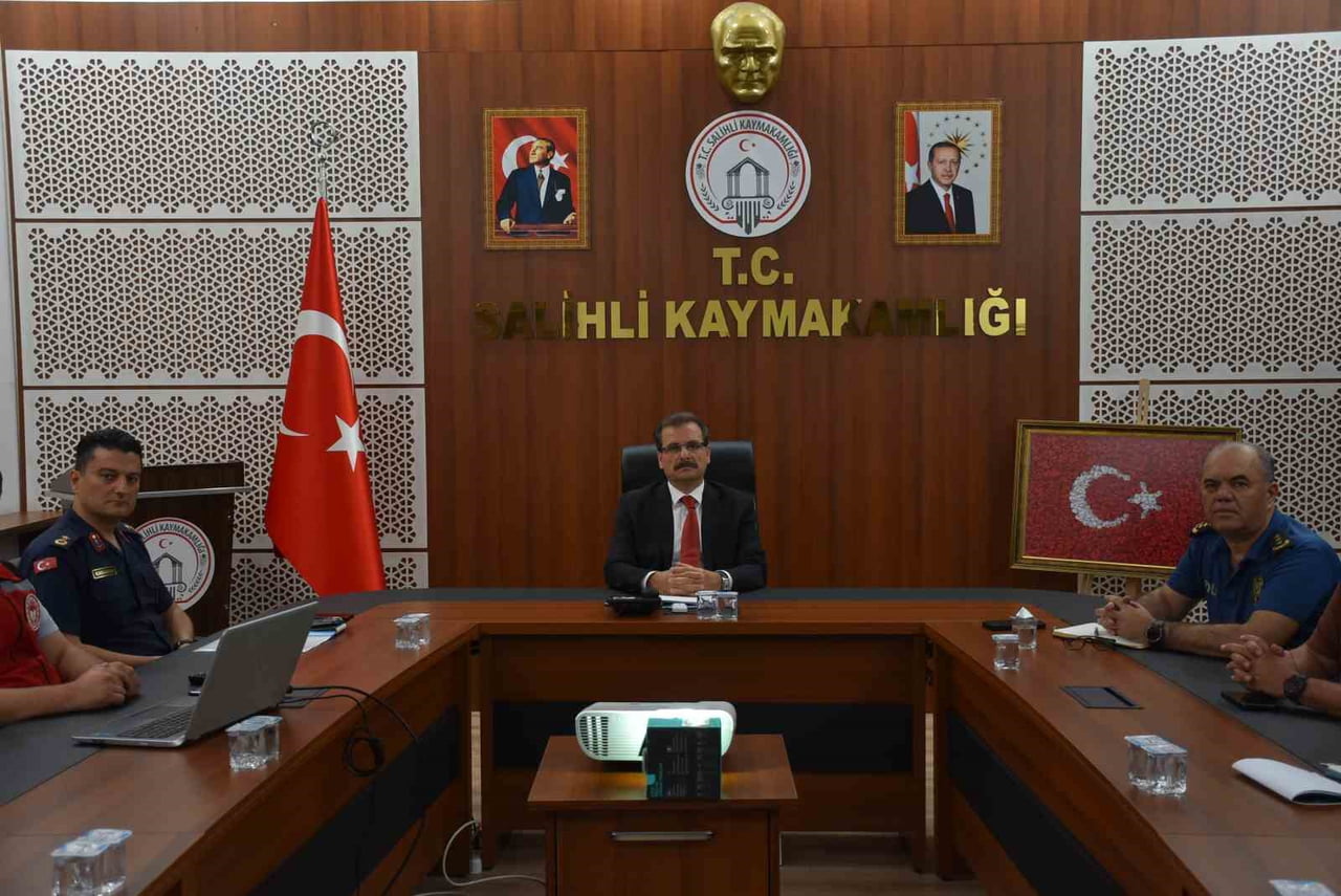 MANİSA’NIN SALİHLİ İLÇE KAYMAKAMI ALİ GÜLDOĞAN BAŞKANLIĞINDA, İLGİLİ KURUM AMİRLERİNİN KATILIMIYLA...