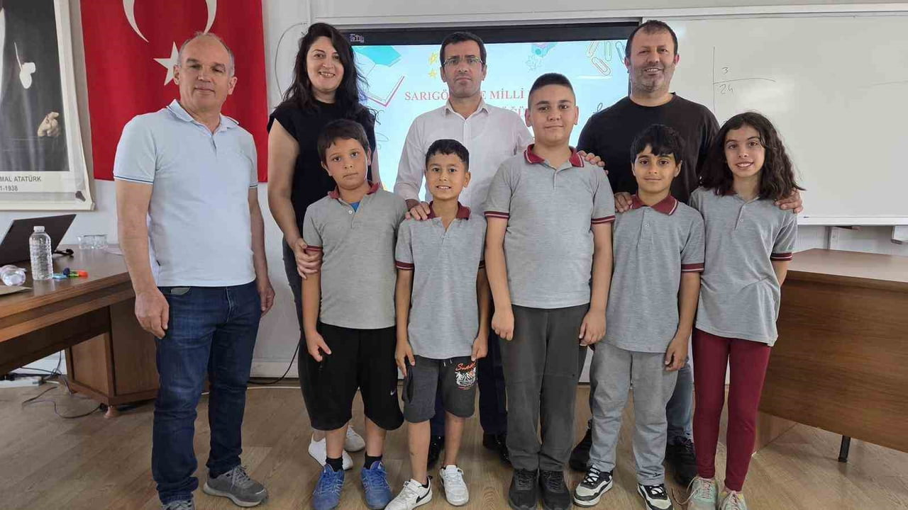 MANİSA’NIN SARIGÖL İLÇESİNDE DÜZENLENEN İLKOKULLAR ARASI BİLGİ YARIŞMASINDA ŞEHİT ESİN AKAY...