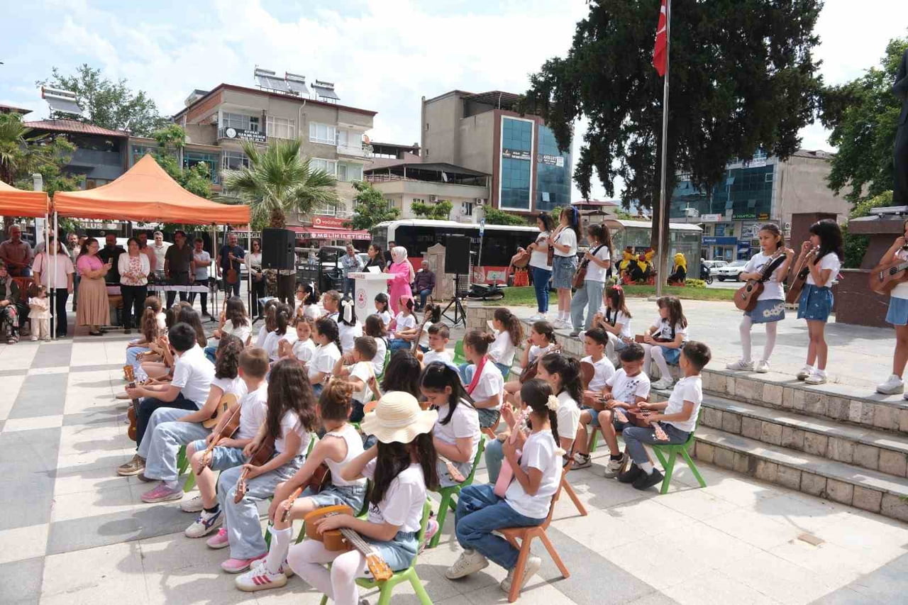 MANİSA’NIN SARIGÖL İLÇESİNDE İLÇE MİLLİ EĞİTİM MÜDÜRLÜĞÜ HALK EĞİTİMİ MERKEZİ TARAFINDAN...