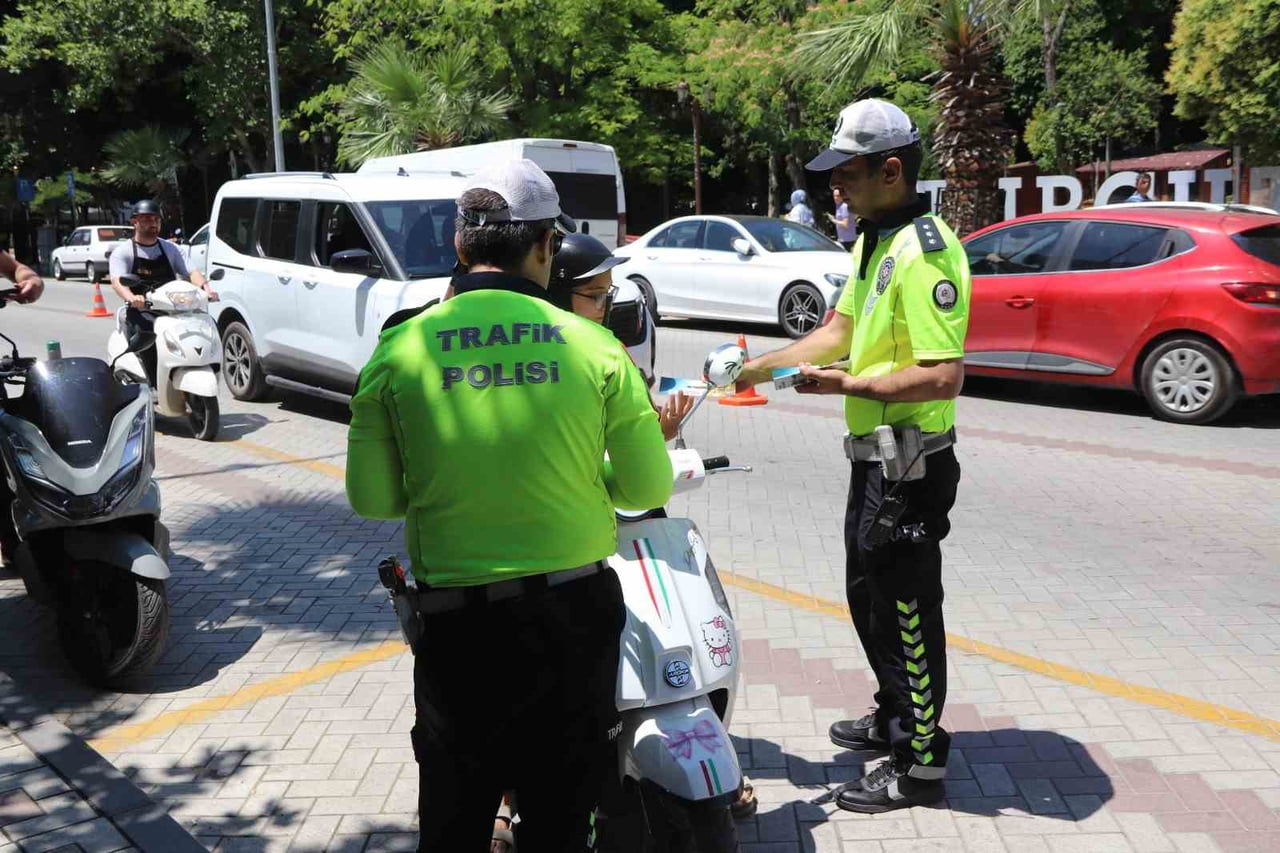 MANİSA’NIN TURGUTLU İLÇESİNDE YAZ AYLARINDA ARTAN YARALANMALI MOTOSİKLET KAZALARININ ÖNÜNE GEÇMEK...