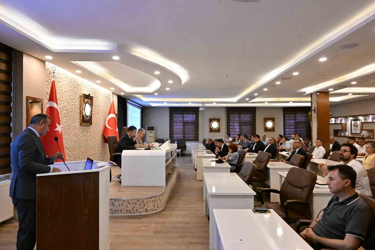 MANİSA VALİSİ VAHDETTİN ÖZKAN BAŞKANLIĞINDA GERÇEKLEŞTİRİLEN İL HAYVANLARI KORUMA KURULU...