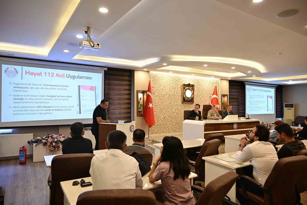 MANİSA VALİSİ VAHDETTİN ÖZKAN BAŞKANLIĞINDA GERÇEKLEŞTİRİLEN İL HAYVANLARI KORUMA KURULU...