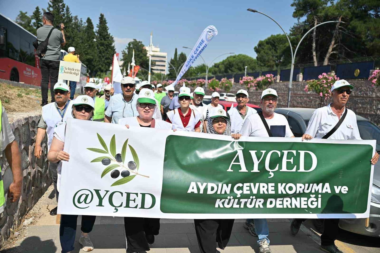 MANİSA VE ÇEVRE İLLERDEN GELEN YÜZLERCE ÇEVRE GÖNÜLLÜSÜ, SİVİL TOPLUM KURULUŞU TEMSİLCİSİ VE...
