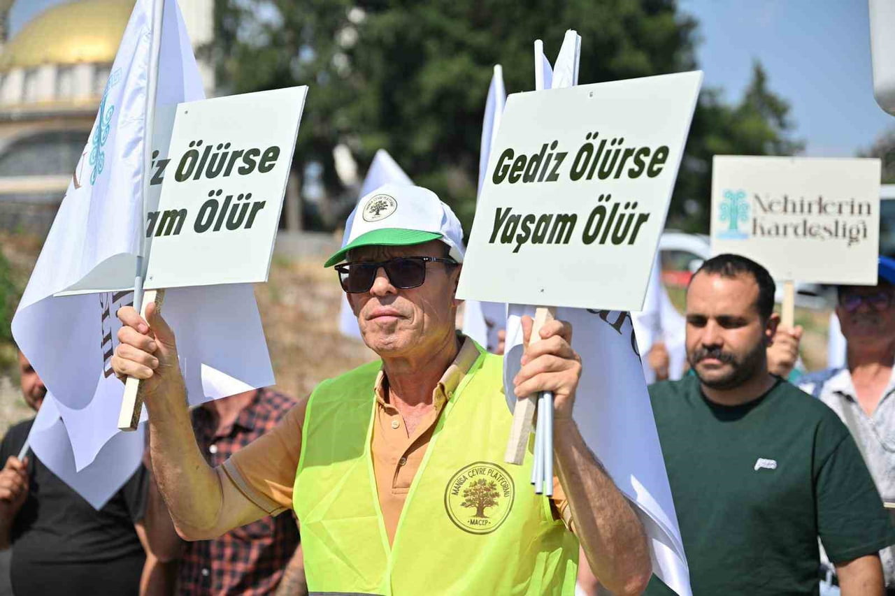 MANİSA VE ÇEVRE İLLERDEN GELEN YÜZLERCE ÇEVRE GÖNÜLLÜSÜ, SİVİL TOPLUM KURULUŞU TEMSİLCİSİ VE...