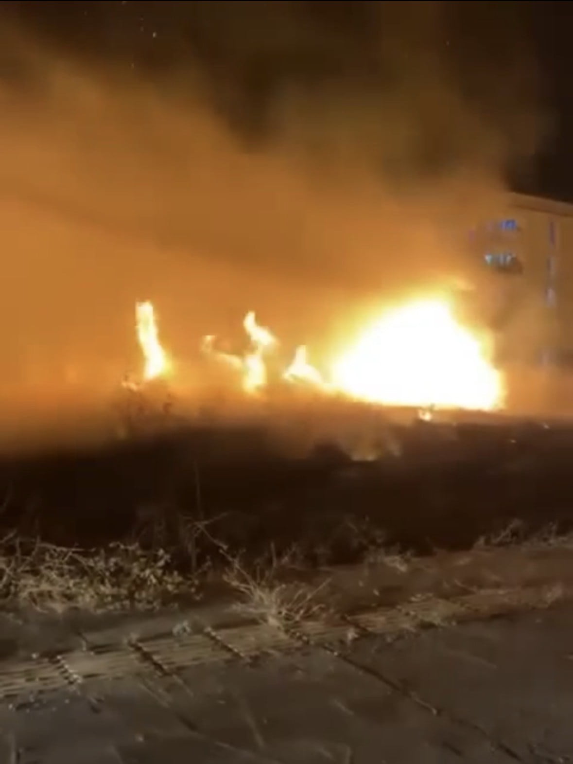 MARDİN’İN NUSAYBİN İLÇESİNDE OTLUK ALANDA ÇIKAN YANGIN SÖNDÜRÜLDÜ.