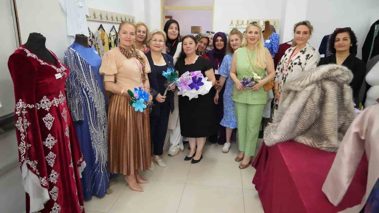 MARMARAEREĞLİSİ'NDE HAYAT BOYU ÖĞRENME HAFTASI SERGİSİ AÇILDI