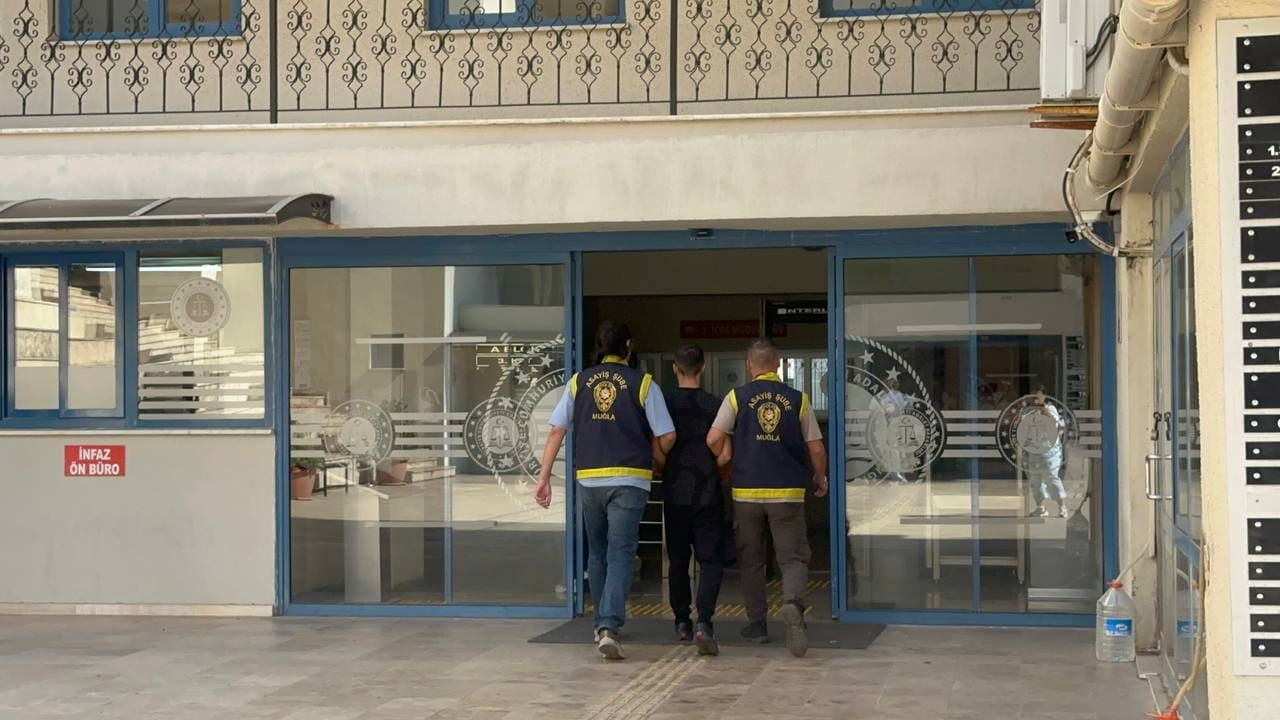 MARMARİS'TEKİ SİLAHLI SALDIRI SORUŞTURMASINDA 5 ŞÜPHELİ ADLİYEYE SEVK EDİLDİ