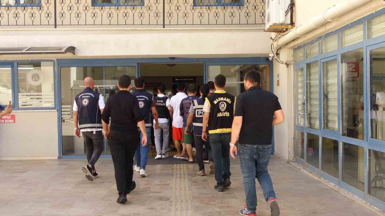 MARMARİS’TE GÖÇMEN KAÇAKÇILIĞI OPERASYONU: 7 ŞÜPHELİ ADLİYEYE SEVK EDİLDİ