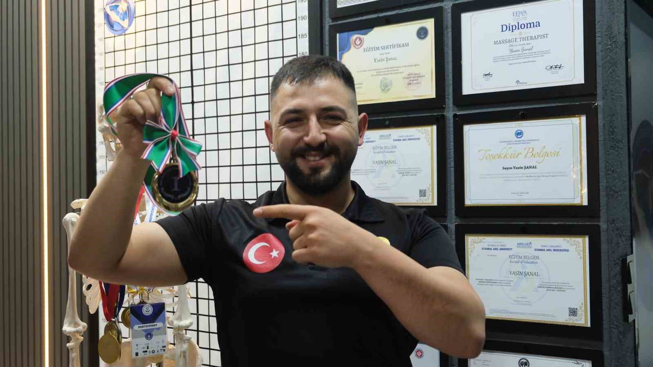 MEDİKAL TERAPİST YASİN ŞANAL, ASYA MASAJ VE TERAPİ ŞAMPİYONASI'NDA ALTIN MADALYA KAZANDI