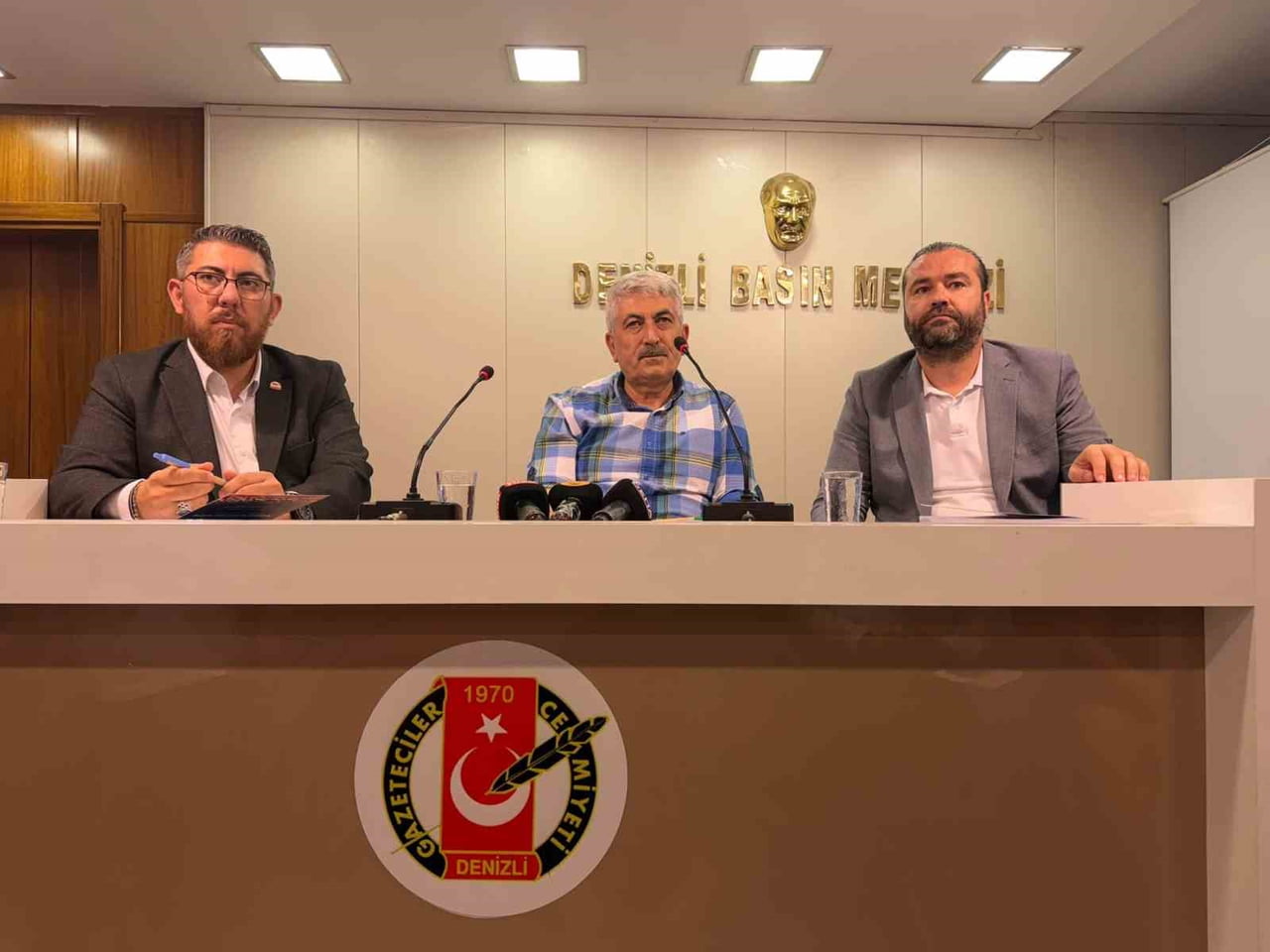 MEDYA-İŞ SENDİKASI GENEL BAŞKAN YARDIMCISI SEFA ÖZDEMİR, DENİZLİ’DE BASIN MENSUPLARIYLA BULUŞARAK...