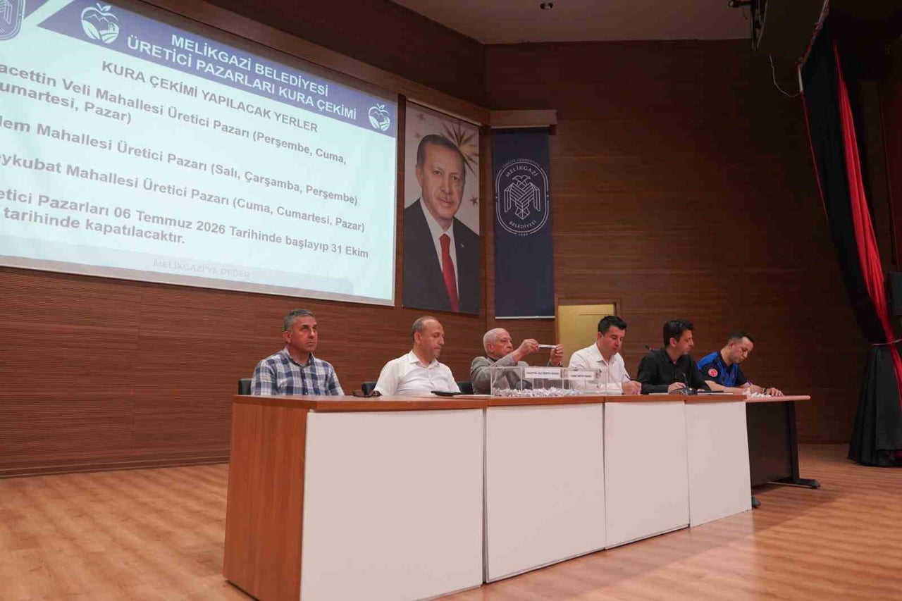 MELİKGAZİ BELEDİYESİ'NDE ÜRETİCİLERİN ORGANİK ÜRÜNLERİNİ TARLADAN DİREKT OLARAK VATANDAŞLARA...
