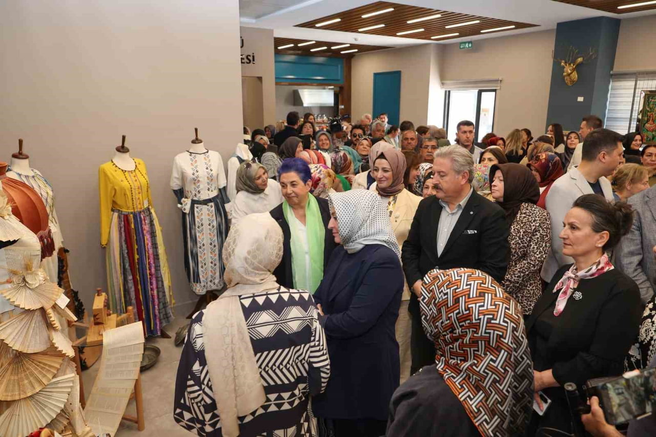 MELİKGAZİ BELEDİYESİ; GÜLÜK SOSYAL YAŞAM MERKEZİ’NİN TANITIMINI YAPARAK, SONRASINDA TÜRK SERAMİK...