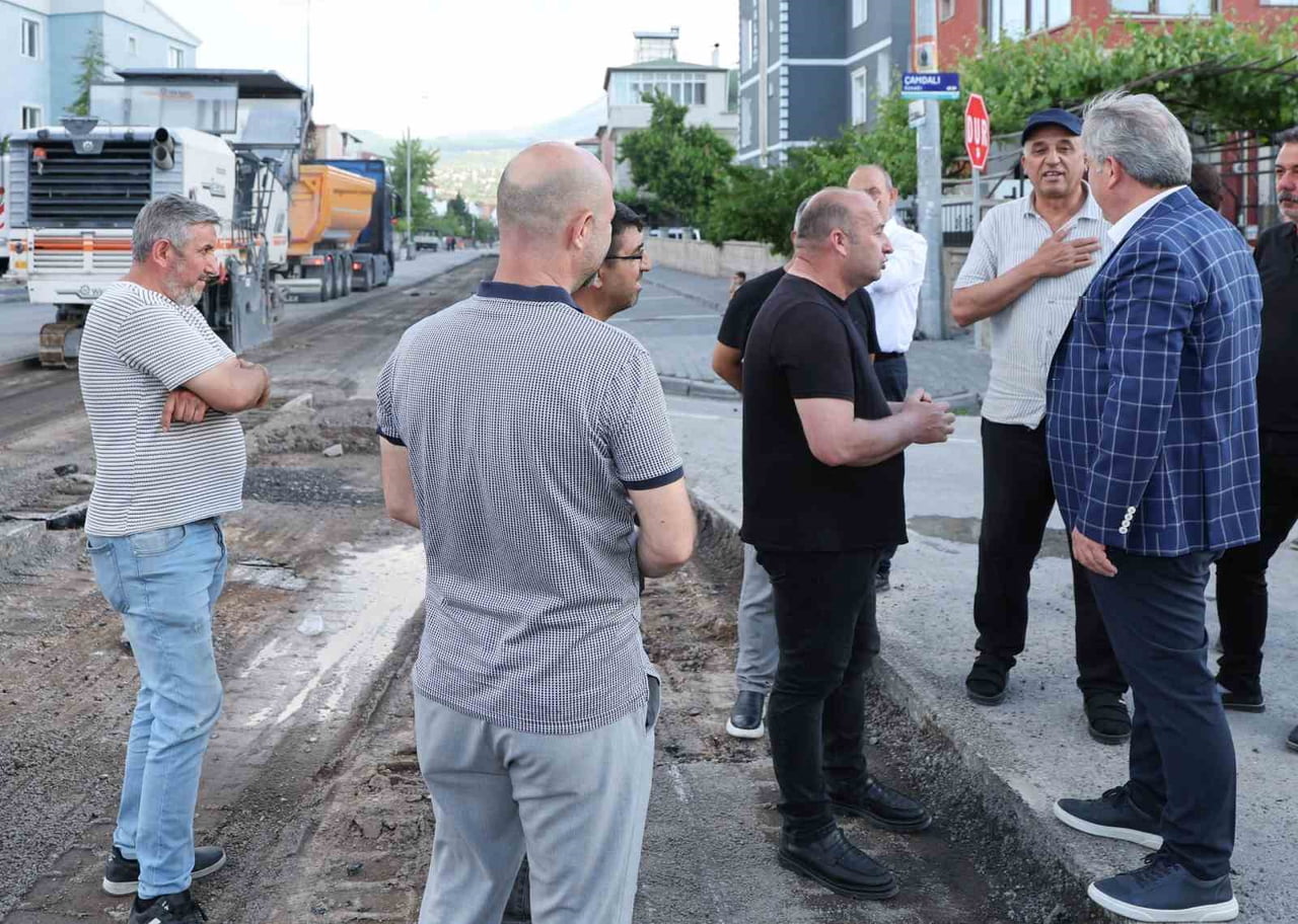 MELİKGAZİ BELEDİYESİ; İLÇEDEKİ ULAŞIM AĞINI GENİŞLETMEK VE KONFORU ARTIRMAK AMACIYLA YOL YAPIM VE...