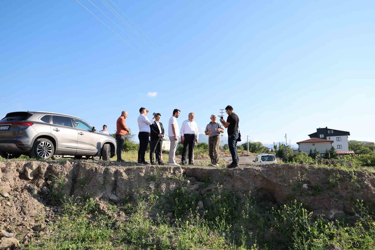 MELİKGAZİ BELEDİYESİ; İLÇENİN 58 MAHALLESİNDE HAYATI KOLAYLAŞTIRAN YATIRIMLARINA BİR YENİSİNİ DAHA...