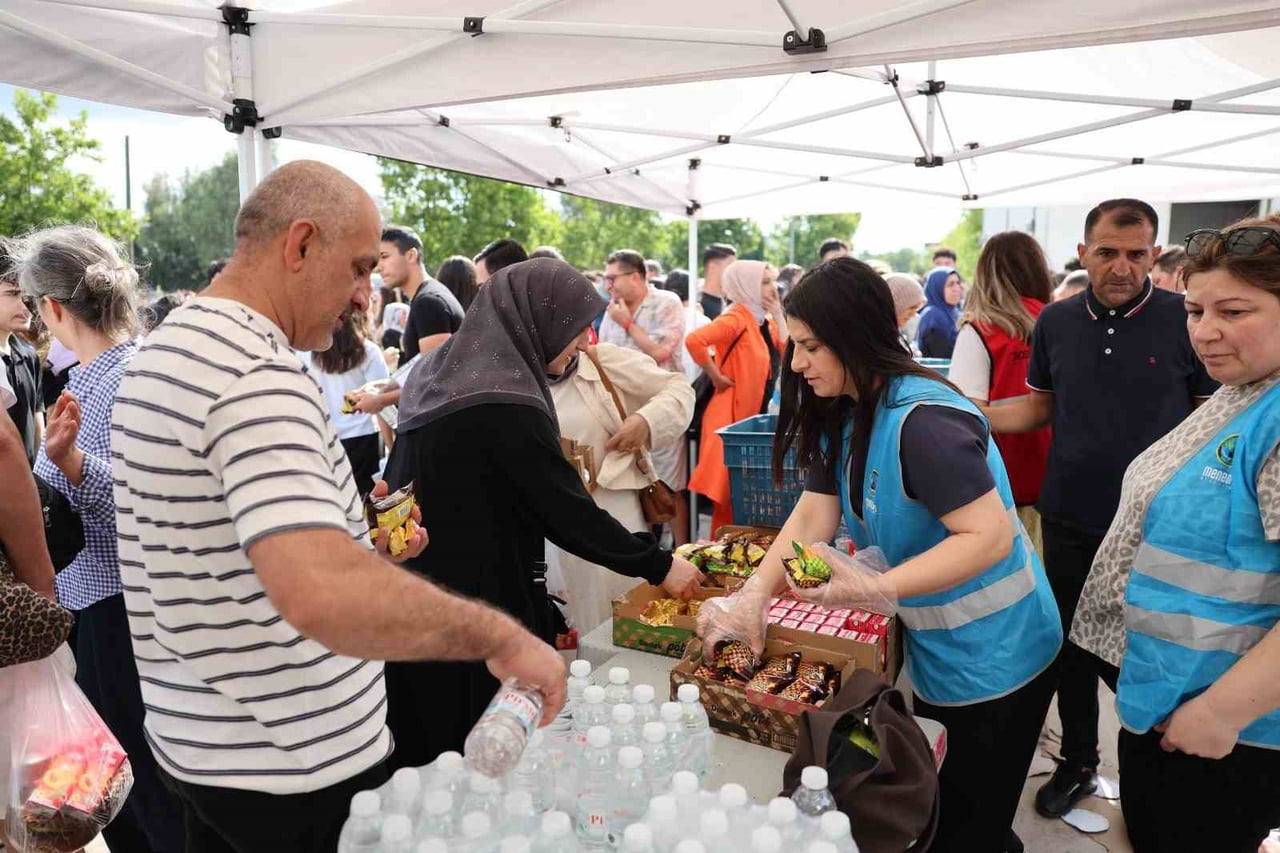 MENEMEN BELEDİYESİ, EĞİTİM ÖĞRETİM YILI BOYUNCA VERDİĞİ EĞİTİM DESTEKLERİNİ, YKS MARATONUNDA DA...