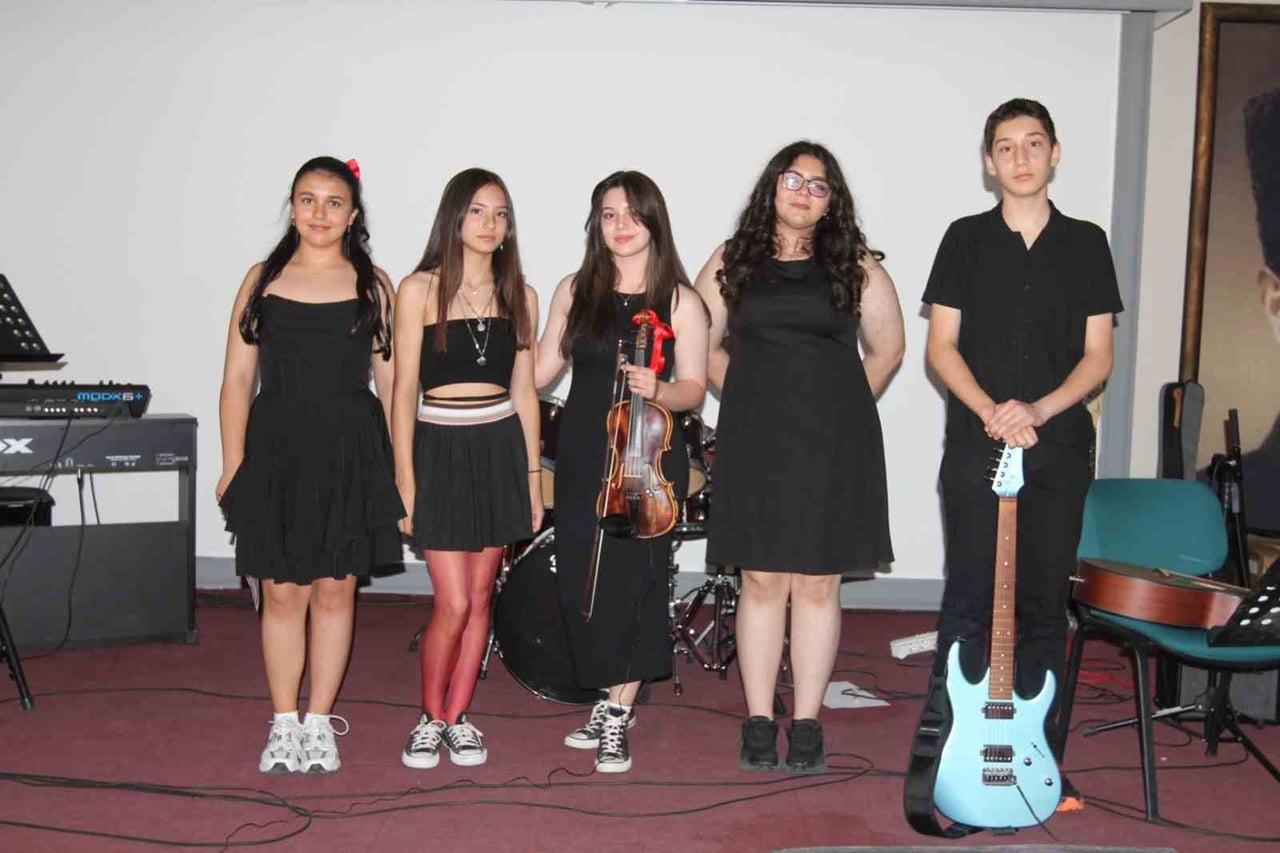MENTEŞE ANADOLU LİSESİ, OKUL KÜLTÜRÜNÜN EN ÖNEMLİ PARÇALARINDAN BİRİ HALİNE GELEN GELENEKSEL...