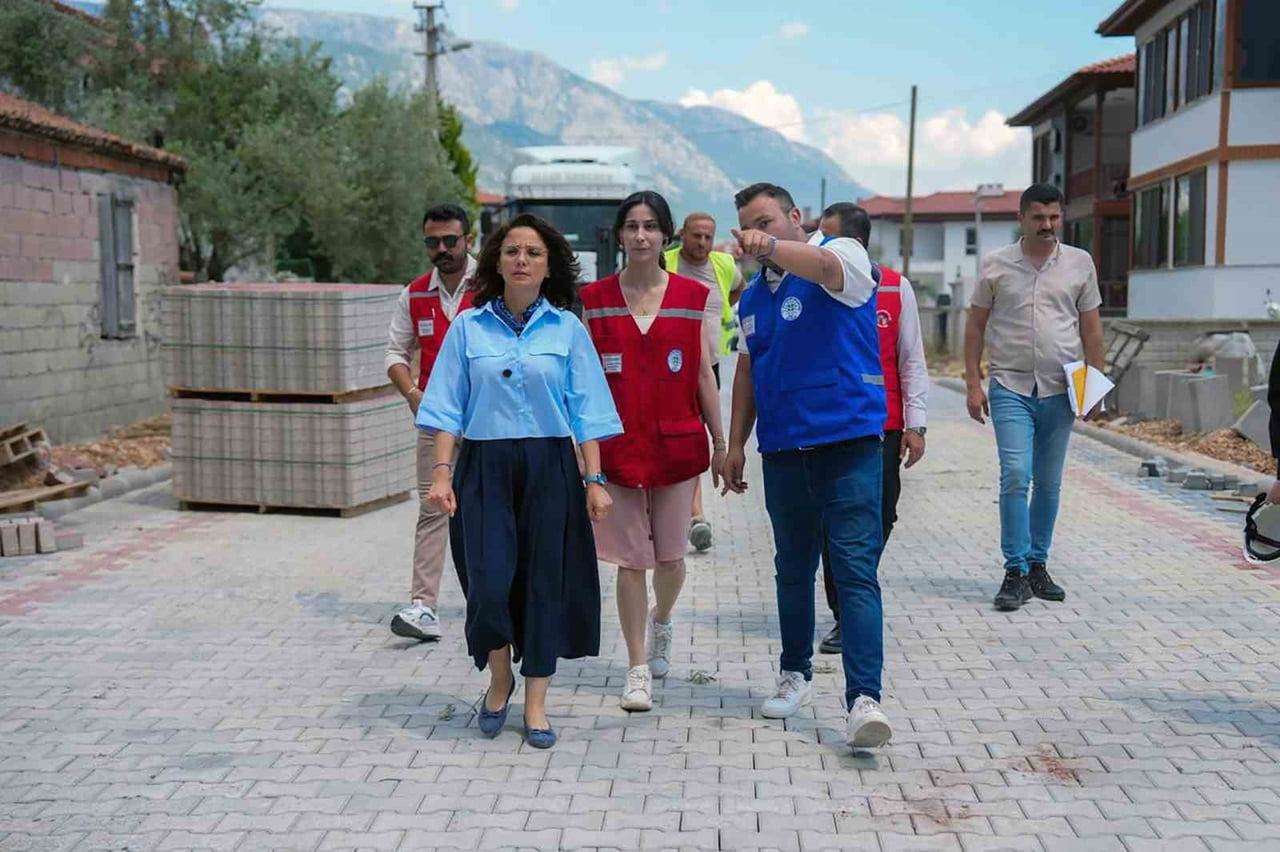 MENTEŞE’DE YOL VE ALTYAPI ÇALIŞMALARI ARALIKSIZ SÜRÜYOR