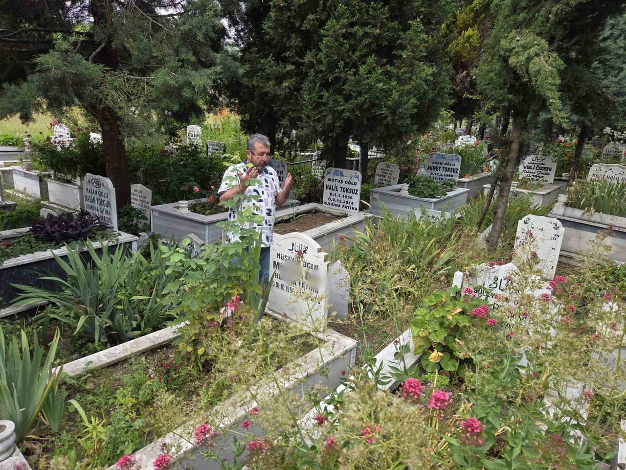 MERHUMA FATİHA OKUYAN EV SAHİBİ, KİRA ÖDEMEDEN KAÇTIĞINI ÖNE SÜRDÜĞÜ KİRACISINI VE EŞİNİ MAHKEMEYE...