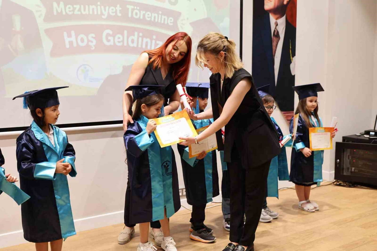 MERKEZEFENDİ BELEDİYESİ BÜNYESİNDE HİZMET VEREN MEHMET KARATAŞ KREŞİ’NDE EĞİTİMLERİNİ TAMAMLAYAN...