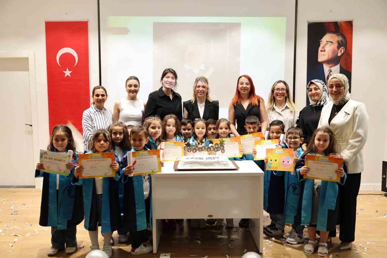 MERKEZEFENDİ BELEDİYESİ BÜNYESİNDE HİZMET VEREN MEHMET KARATAŞ KREŞİ’NDE EĞİTİMLERİNİ TAMAMLAYAN...