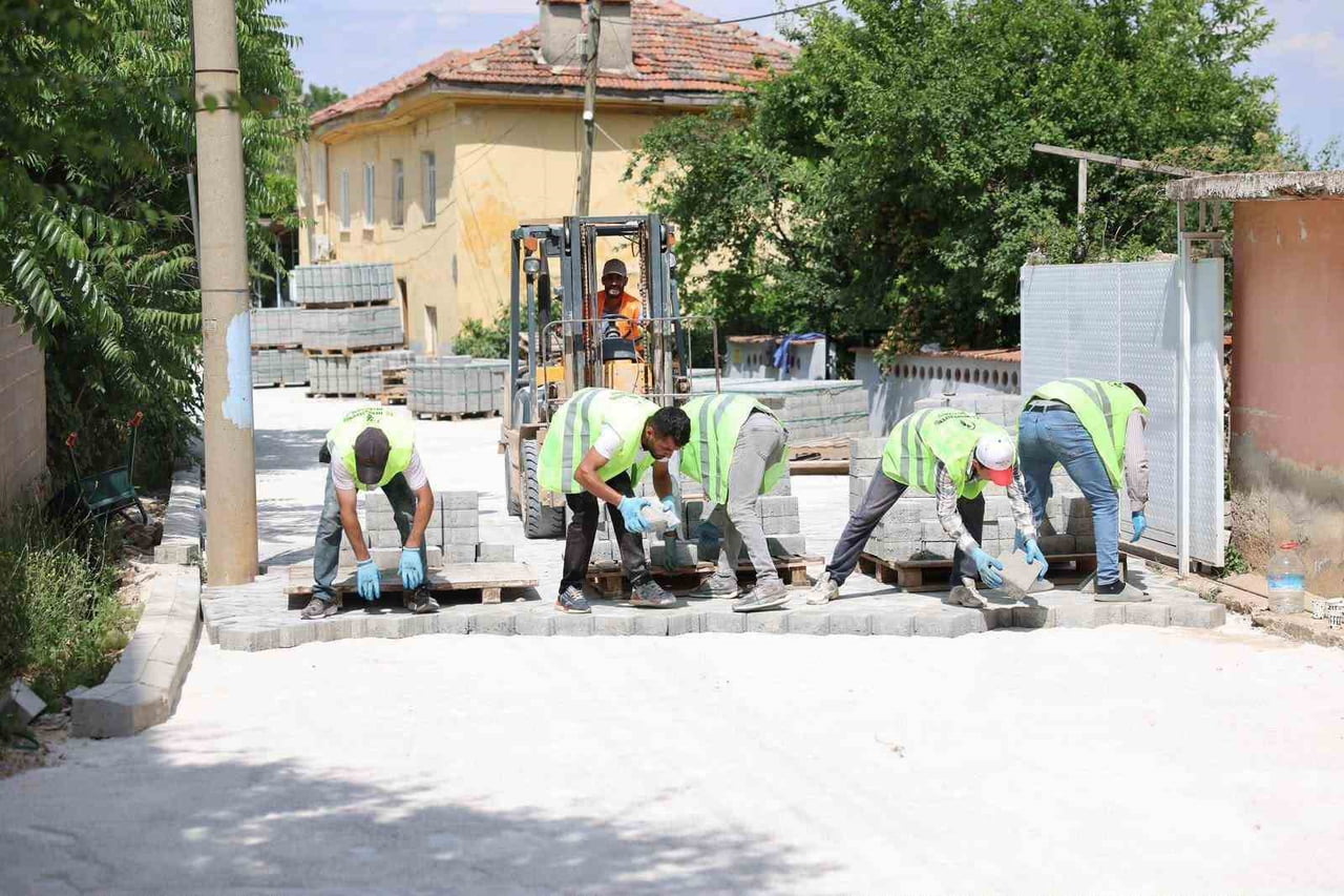 MERKEZEFENDİ BELEDİYESİ, İLÇE GENELİNDE ULAŞIM KONFORUNU ARTIRMAK VE MAHALLELERİN İHTİYAÇLARINA...