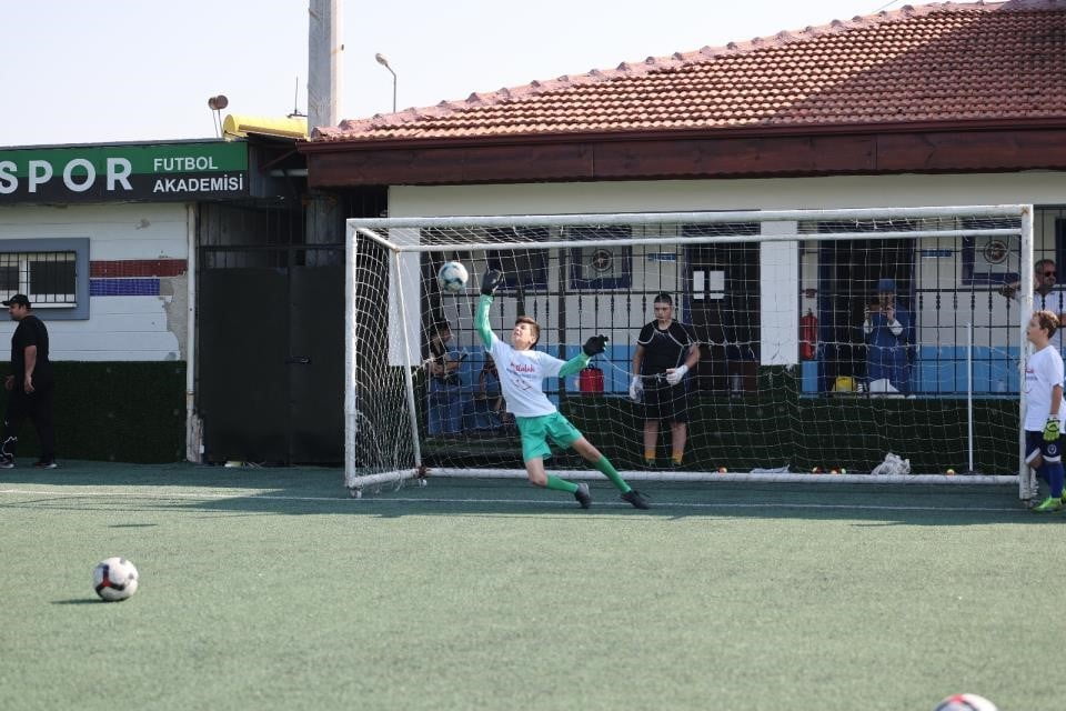 MERKEZEFENDİ BELEDİYESİ TARAFINDAN SPOR OKULLARINDA GERÇEKLEŞTİRİLEN KALECİ EĞİTİMLERİ...
