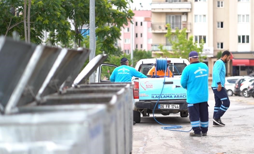 MERKEZEFENDİ BELEDİYESİ, YAZ AYLARINDA ORTAYA ÇIKAN SİNEK VE KARASİNEK GİBİ HAŞERELERE KARŞI...