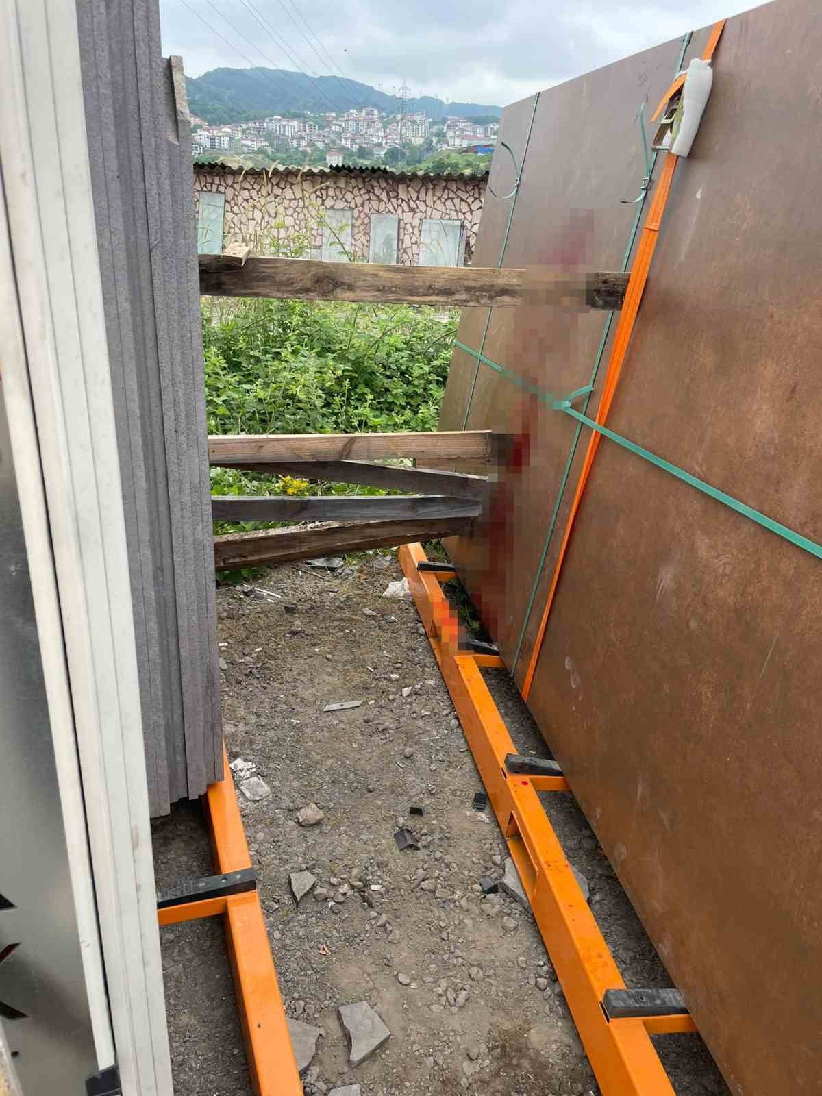 MERMER BLOKLARIN ARASINDA KALAN İŞÇİ AĞIR YARALANDI