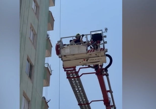 MERSİN'DE İSKELEDE MAHSUR KALAN 3 İŞÇİ KURTARILDI