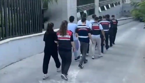 MERSİN'DE JANDARMA EKİPLERİNCE SAHTE İKİNCİ EL EŞYA İLANLARI VEREREK VATANDAŞLARI DOLANDIRDIĞI...