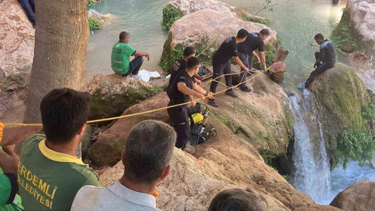 MERSİN'DE VADİDE GİRDİĞİ SUDA AKINTIYA KAPILIP SIKIŞTIĞI YERDE HAYATINI KAYBEDEN 15 YAŞINDAKİ...